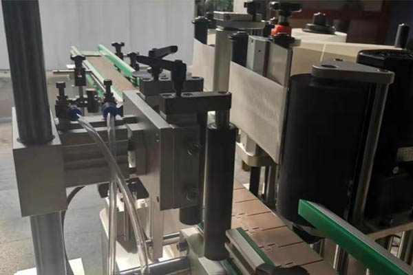 Automatic Labeling Machine For round bottles005